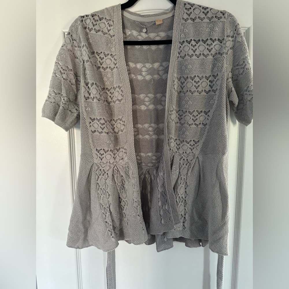 Knit short sleeve belted top